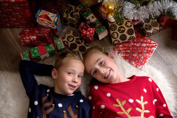 Kinder unter dem Weihnachtsbaum | Noordzee Résidence Cadzand-Bad
